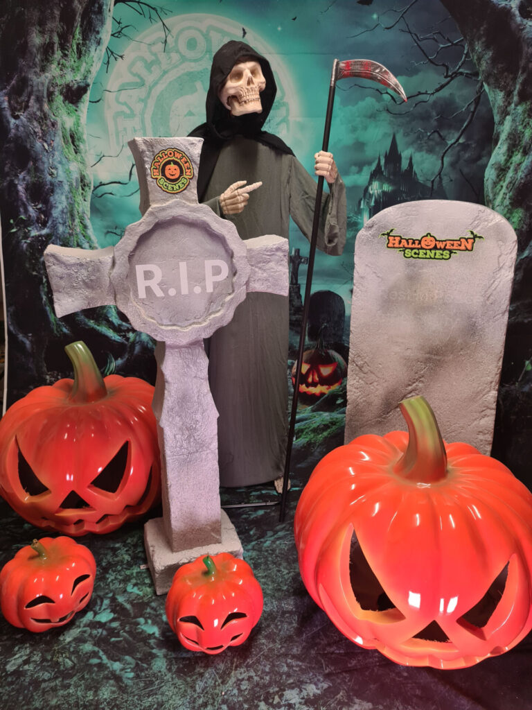 Realistic halloween props and decor from the Halloween Scenes